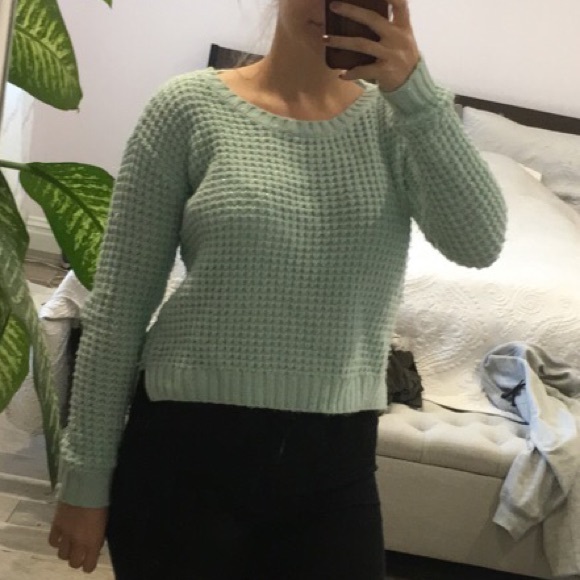 Turquoise sweater that’s very comfortable - Picture 2 of 2